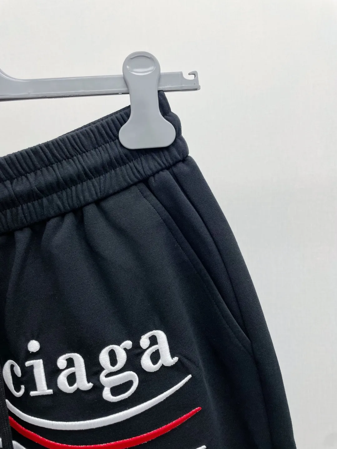 Bal Paris 2026 Summer New Arrival Coke Wave🌊Embroidered letters brand LOGO casual shorts DD official website for sale simultaneously. Brand Classic LOGO casual pants, customized fabrics, excellent comfort and strong touch. Highly recognisable, perfect appearance and craftsmanship. Size:M-3XL